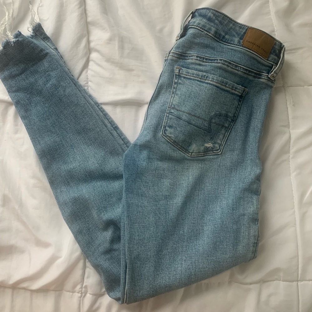 SOLD - American Eagle low rise medium wash skinny jeans size 2